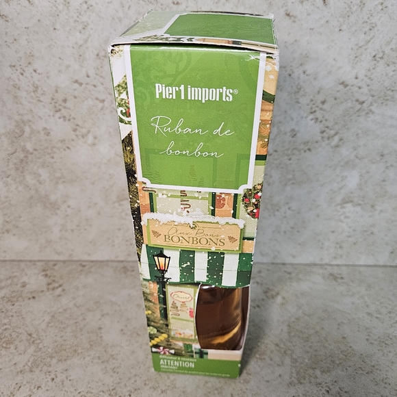 Pier One Ribbon Candy Reed Diffuser Set Home Fragrance 6.7 Fl Oz. - Picture 4 of 13
